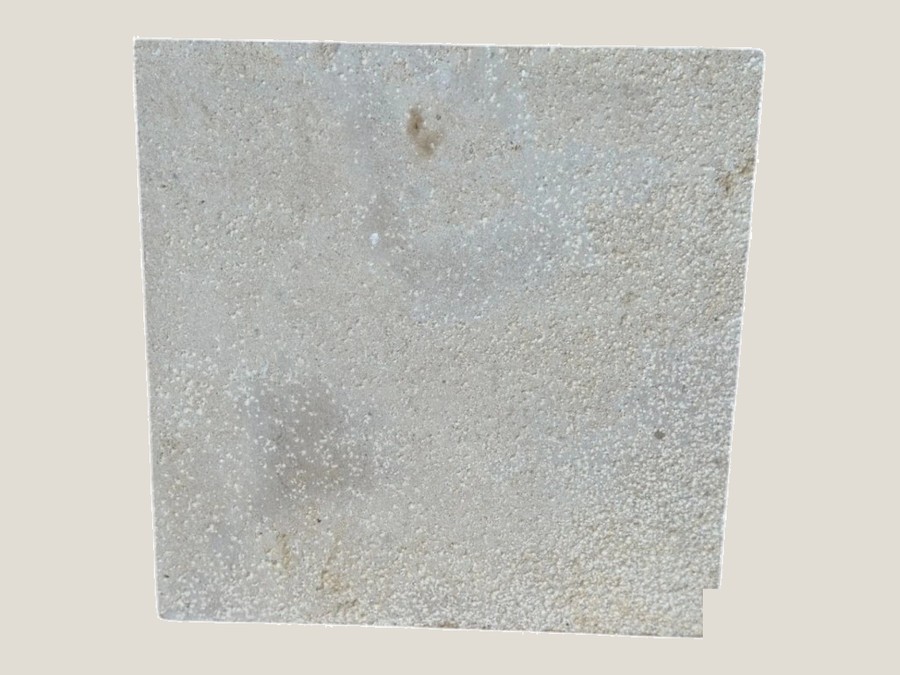 Calcaire beige clair bouchardé