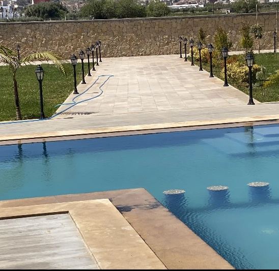 Aménagement de piscine en pierre naturelle