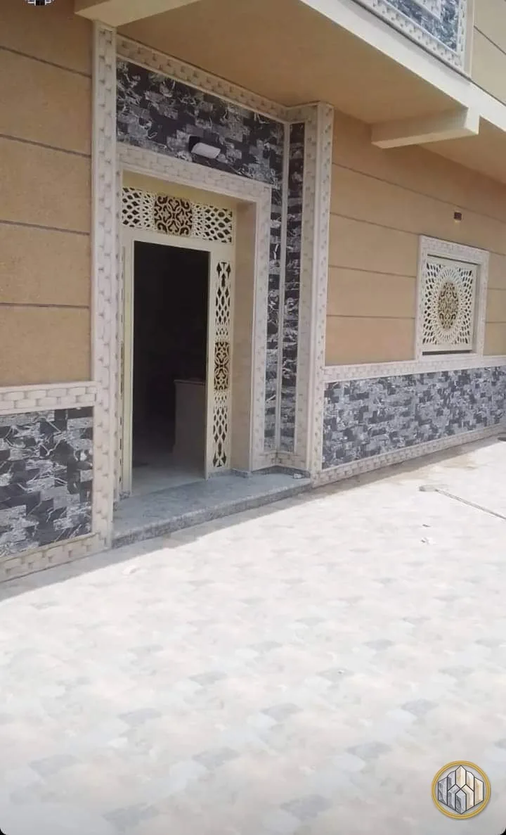 مدخل عصري بالحجر الطبيعي