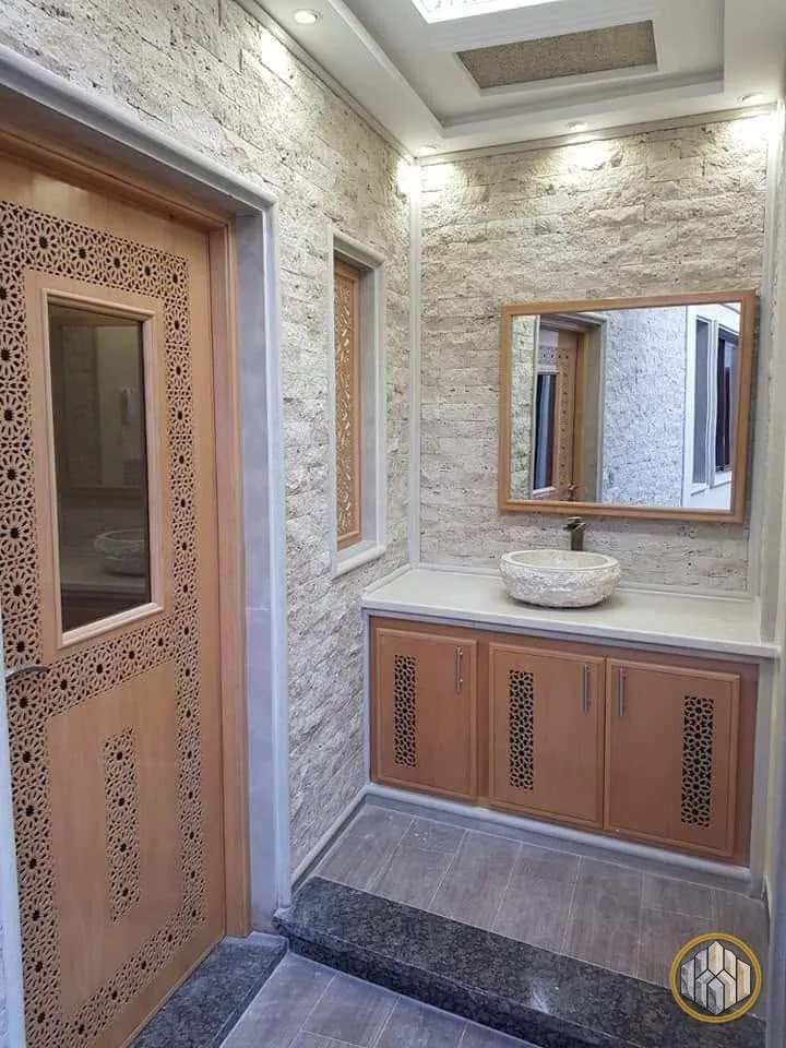 حائط داخلي بالحجر الطبيعي البيج